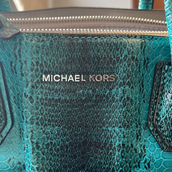 Michael Kors teal snake skinned purse w/over the shoulder strap - Picture 2 of 9